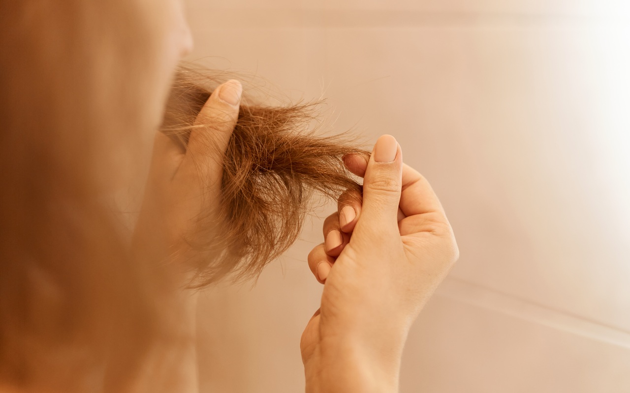 4 Bahan Herbal untuk Mengatasi Rambut Rontok Secara Alami dan Aman