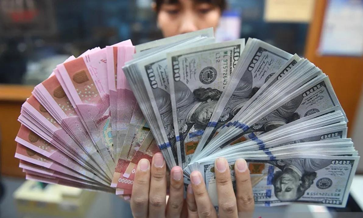 Rupiah Melemah ke Rp18.009, Pasar Dibayangi Drama BI dan Ancaman The Fed