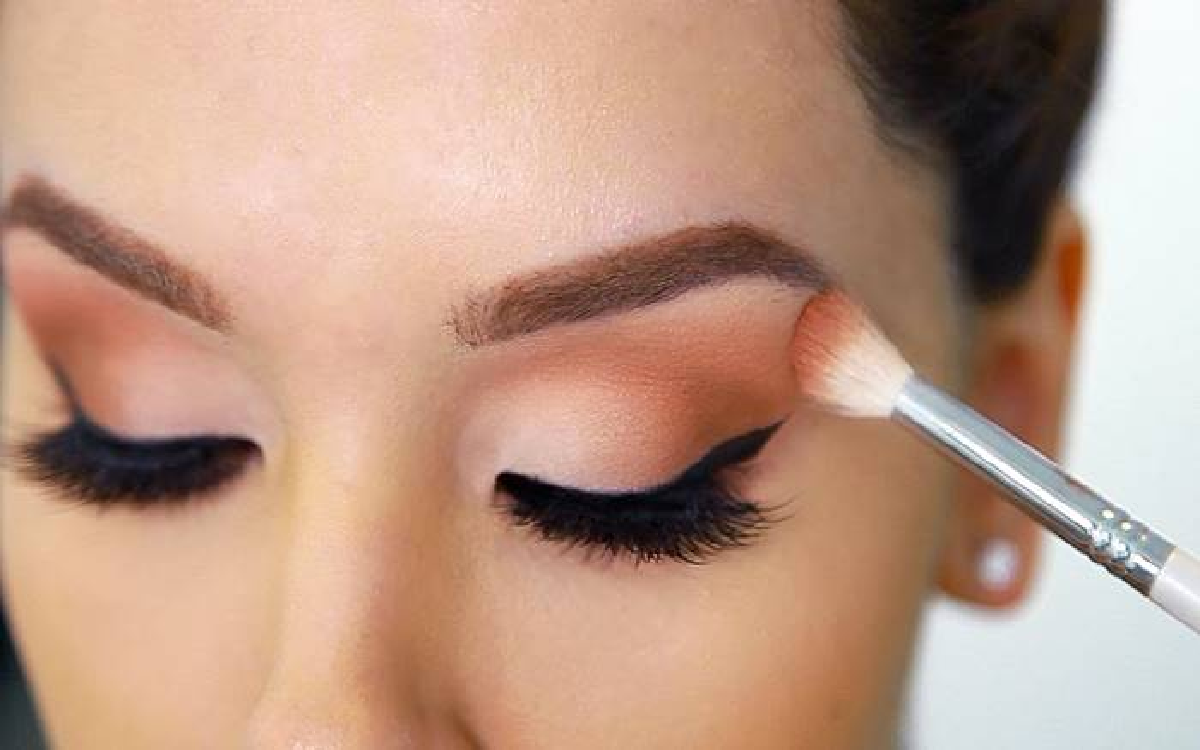 5 Tahapan Make Up yang Benar : Makeup Jadi Tahan Lama