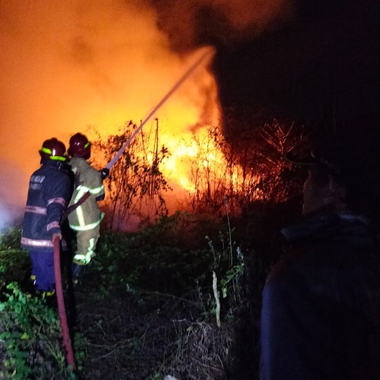Api Lahap 300 Meter Persegi TPSA Bojong Canar, Warga Ungkap Dugaan Kebakaran di Pandeglang
