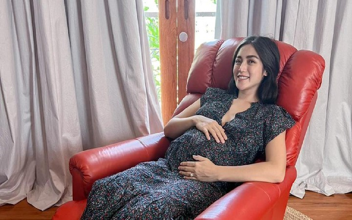 Hamil Anak Ketiga, Jessica Iskandar Tak Mau Dekat Suami?