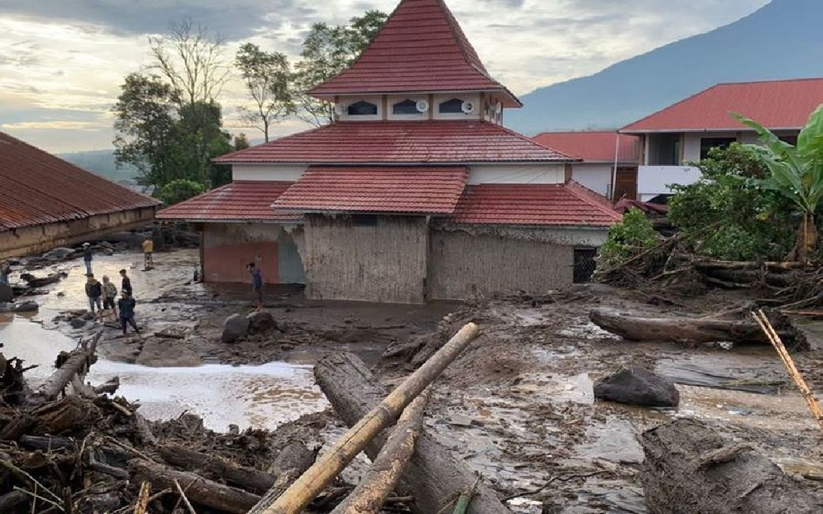 Update! Banjir Bandang di Sumatera Barat Lebih dari 40 Jiwa Melayang