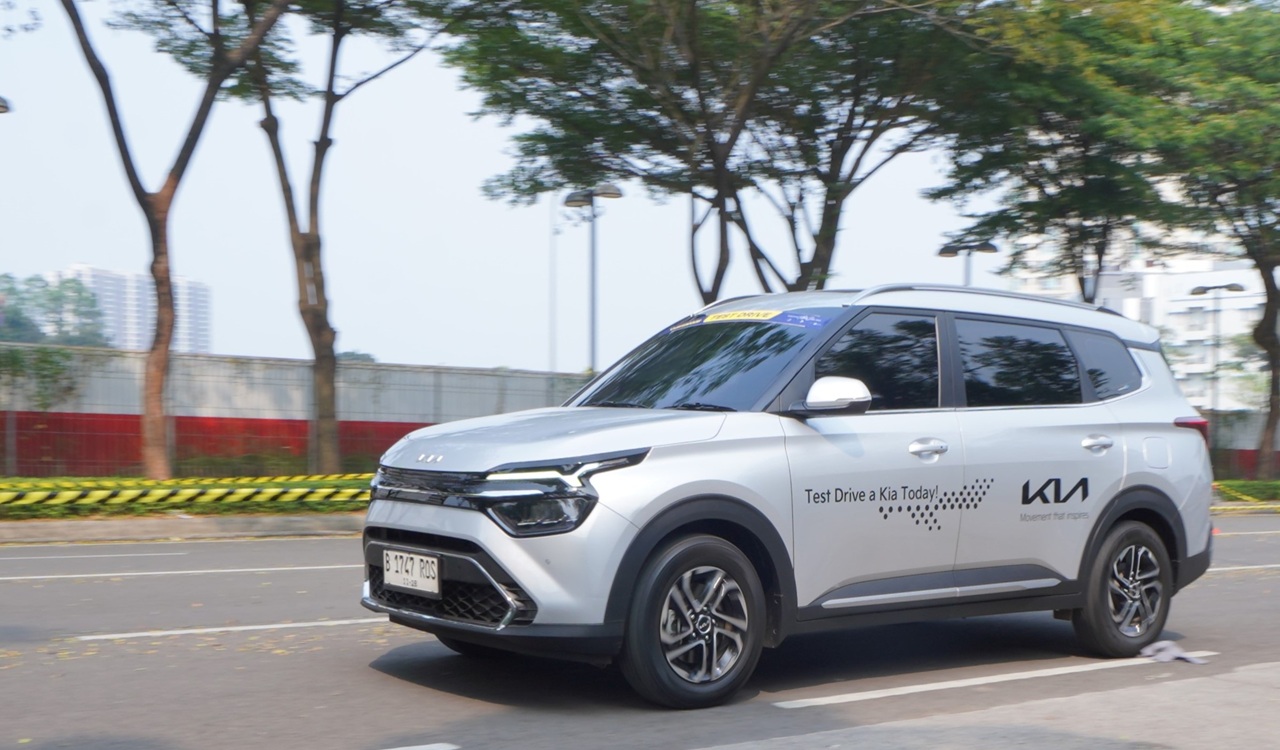 Kia Carnival Hybrid dan Kia Carens Tampil di GIIAS 2025, MPV Keluarga Modern dengan Fitur Premium