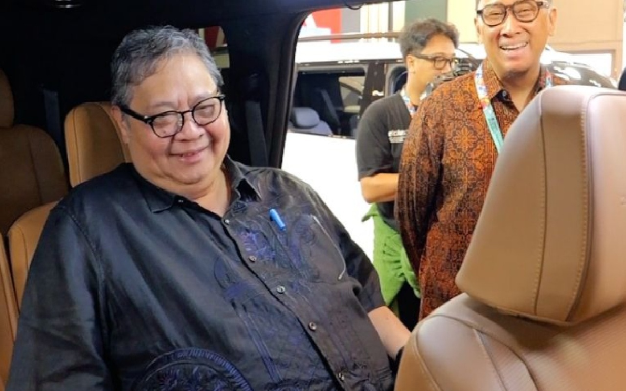 Menko Airlangga Kunjungi Booth Hyundai di GJAW 2025, Apresiasi Inovasi ICE, Hybrid, dan EV