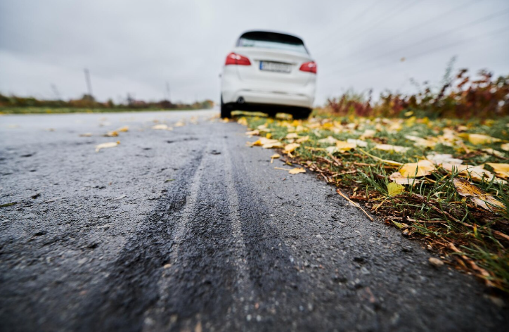 Ini Penyebab Aquaplaning/Hydroplaning Sering Menghantui Pengendara Mobil dan Motor