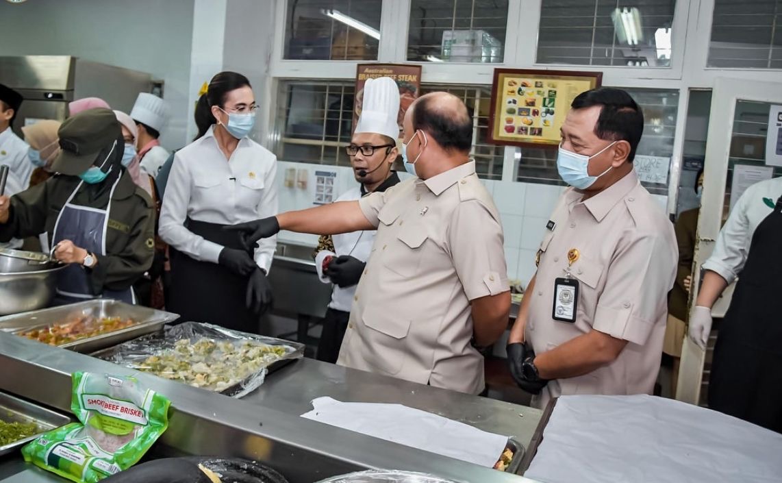 Dari Cakalang Busuk sampai Mi Beracun, Deretan Kasus Keracunan MBG Tak Kunjung Usai