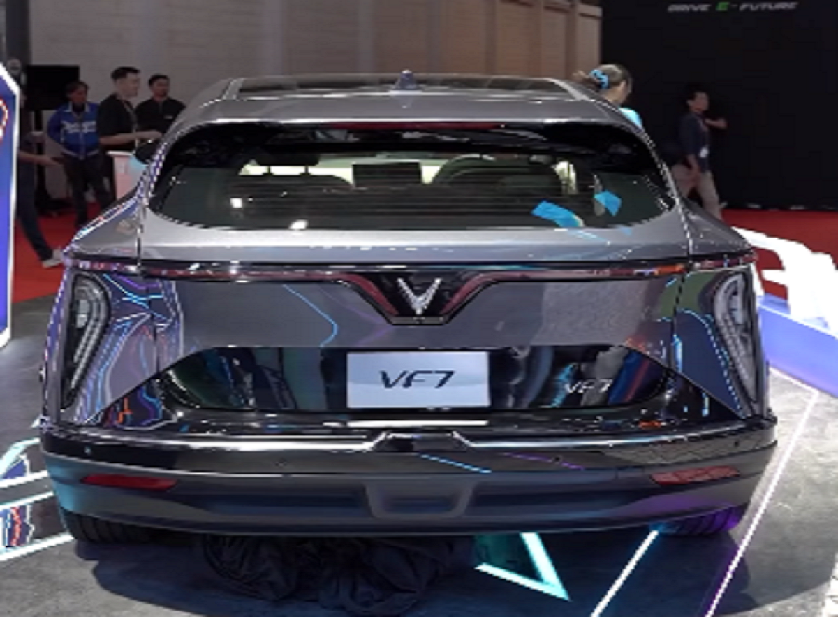 VinFast Punya Model Mobil Listrik Kemudi Kanan Pertamanya di Indonesia, Tampil Kece di IIMS 2024