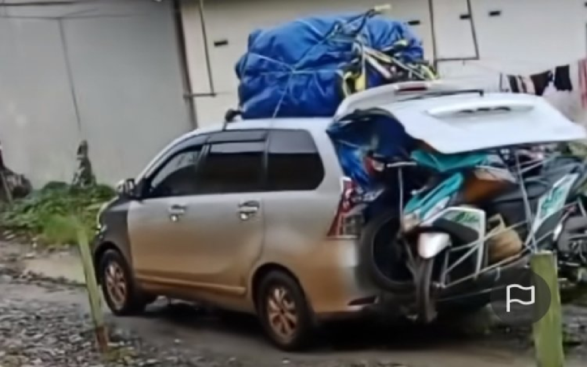 Viral! Pemudik Memasukkan Motor ke Dalam Mobil Selama Perjalanan Mudik Lebaran: 'Ini Lebih ke Minggat!'