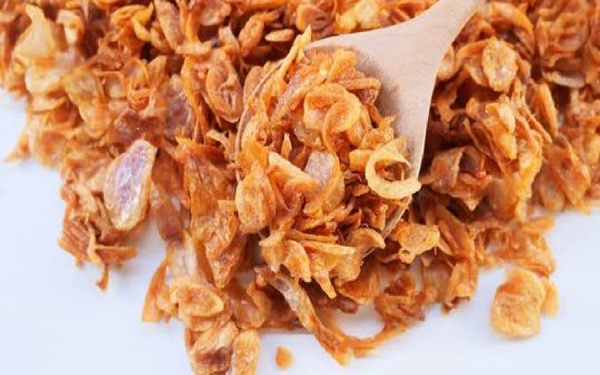 Mitos Atau Fakta Makan Bawang Goreng Kebanyakan Bisa Bikin Bau Ketiak?