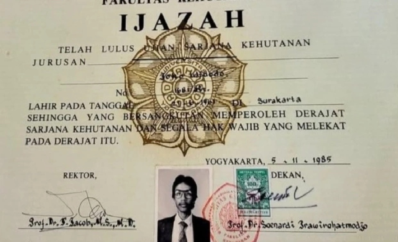 Jokowi Buka Bukti di Depan Projo: Ini Ijazah Asli Saya dari UGM!