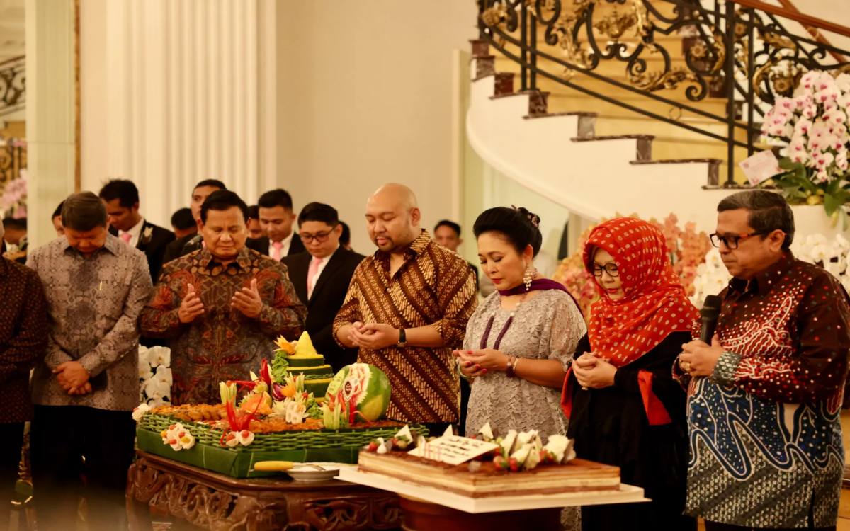 Prabowo Subianto Datang ke Acara Ulang Tahun Titiek Soeharto, Kebersamaannya Jadi Sorotan Netizen