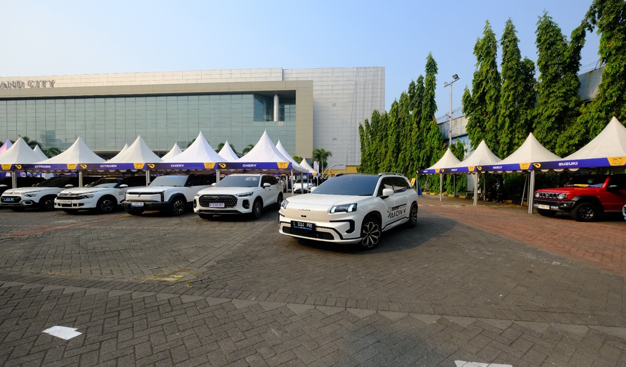 GIIAS Surabaya 2025 Padati Pengunjung, Program Test Drive & Test Ride Jadi Favorit