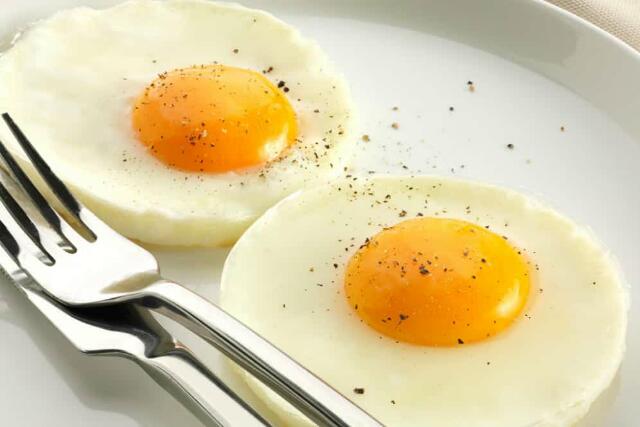 Cara Membuat Telur Ceplok Bulat Sempurna di Rumah, Kuning Lembut dan Putih Matang Merata