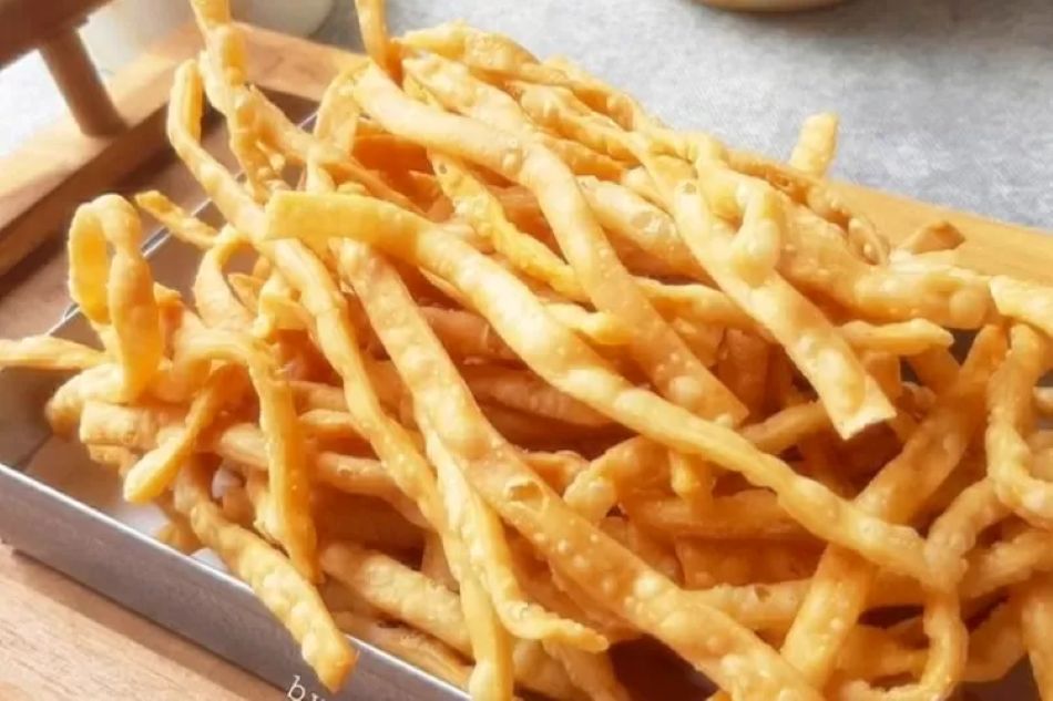 Resep Stik Bawang Renyah dan Gurih, Camilan Simpel yang Selalu Bikin Ketagihan