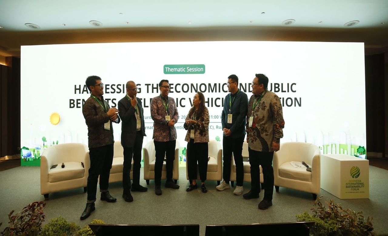 Manfaat Fiskal dan Sosial dari Elektrifikasi Transportasi: Studi IISF 2025