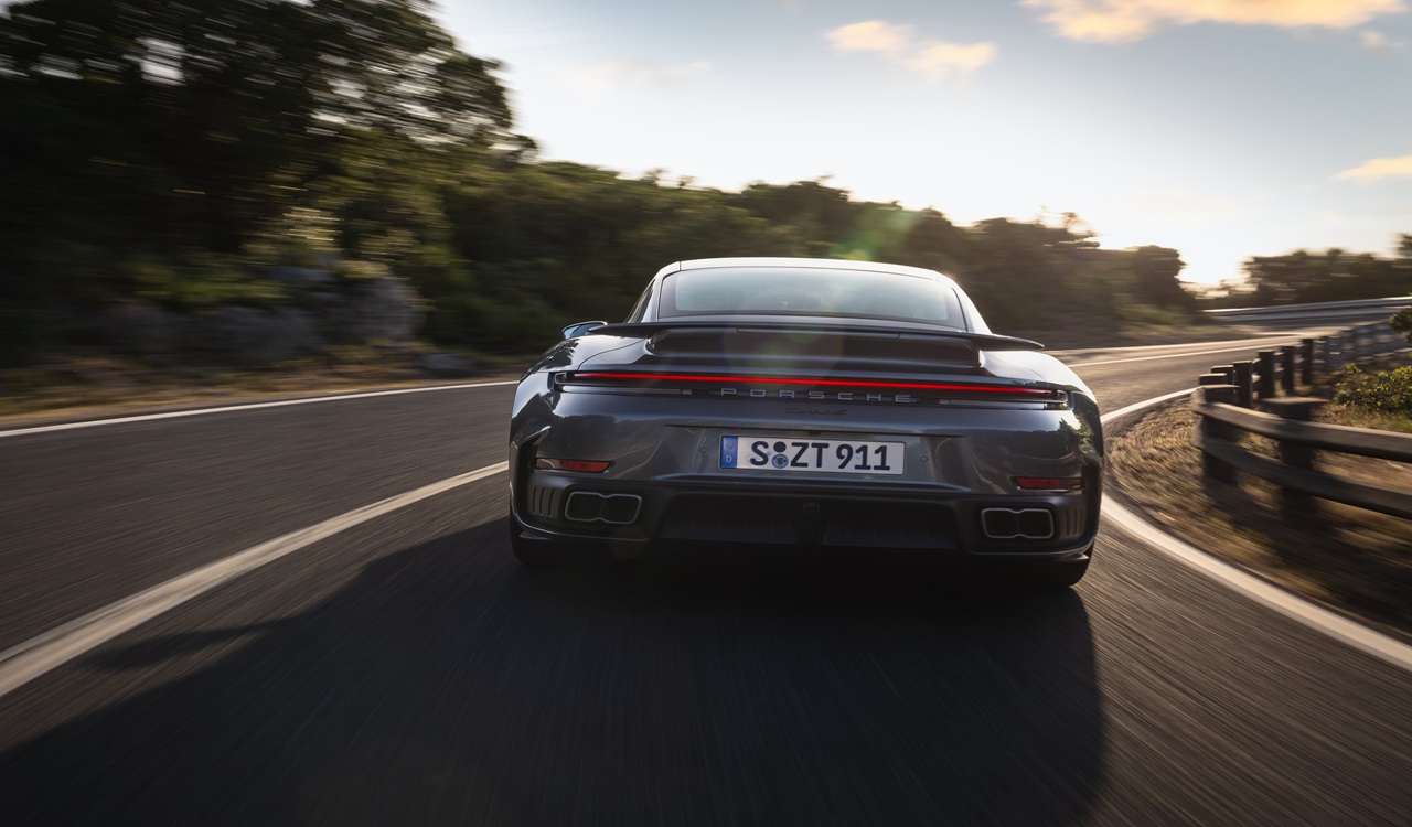 Porsche 911 Turbo S Terbaru: Supercar Hybrid Paling Bertenaga dengan Performa Superior