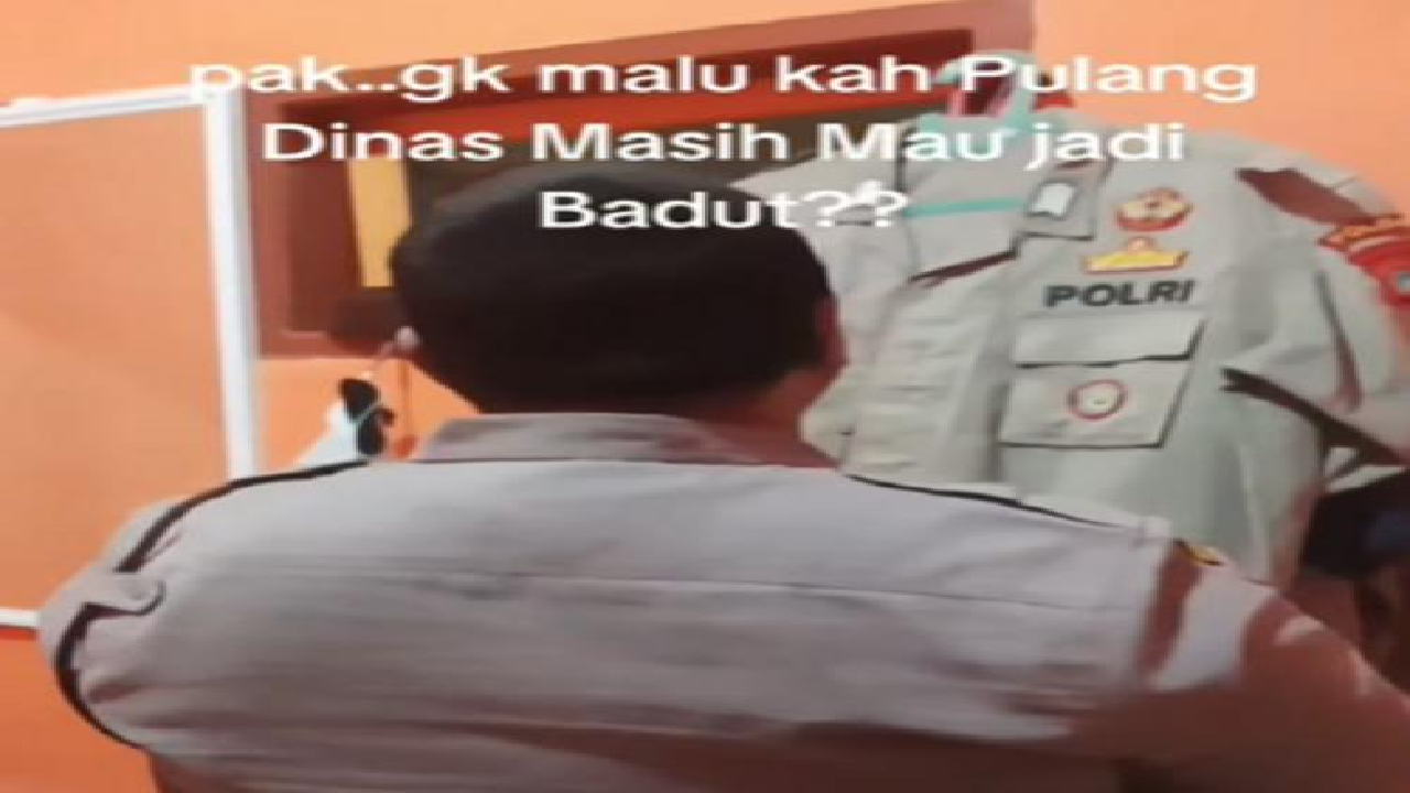 Viral Polisi Berprofesi Ganda Jadi Badut Usai Kerja, Gak Punya Rasa Gengsi