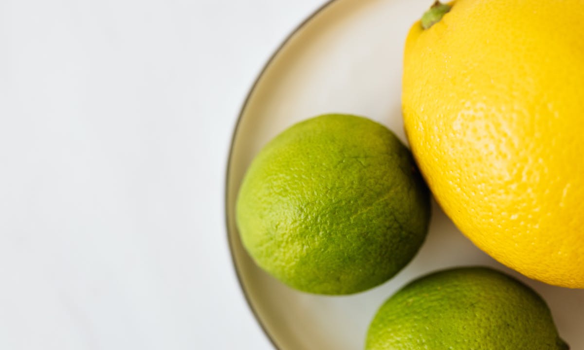 Wajib Tahu! Tips Menyimpan Lemon dan Jeruk Nipis Agar Tetap Fresh dan Tahan Lama