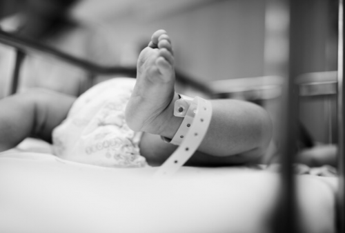 Bayi Meninggal Akibat Dehidrasi Ekstrem Setelah Ditinggal Ibunya Berlibur Selama 10 Hari
