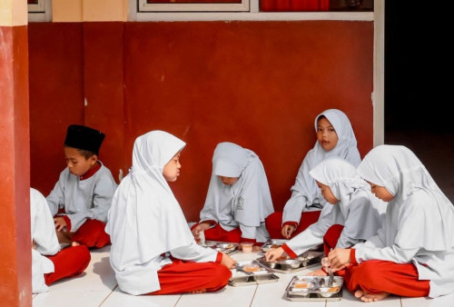 Menu Kol Bikin Perut Berontak, 6 Siswa Pulogebang Muntah-muntah Usai Santap MBG