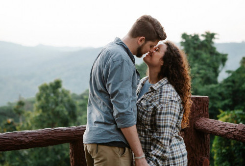 Tips Agar Suami Selalu Cinta pada Istri, 7 Cara Ini Bisa Bikin Doi Makin Klepek-klepek!