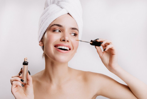 Tips Ampuh Agar Concealer Tidak Crack Saat Digunakan, Bikin Makeup Flawless!