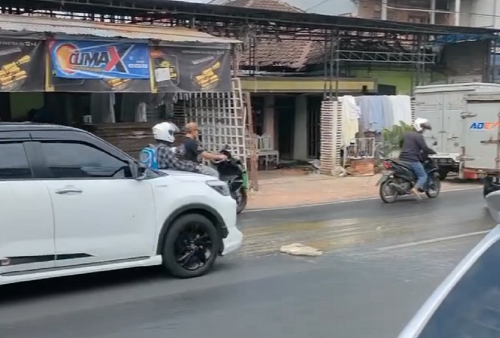 Viral Video Kotoran Manusia Berceceran di Jalan, Netizen: 'Baunya Sampe Sini!'