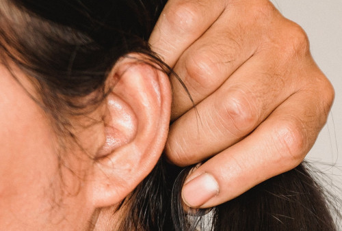 Bahaya Membersihkan Telinga dengan Cotton Bud, Berikut Cara yang Tepat dan Efektif yang Perlu Kamu Coba!