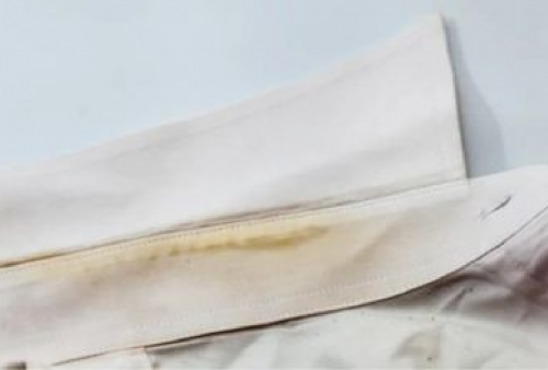 Tips Jitu Hilangkan Noda Membandel di Kerah Baju Putih, Cukup 1 Bahan Berse Semua!