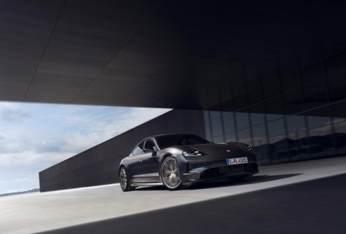Porsche Rilis Taycan dan Cayenne Black Edition dengan Tampilan Sporty dan Harga Menarik