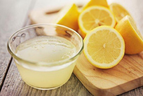 6 Manfaat Air Lemon Buat Jadi Pembersih Pakaian, Bye-bye Warna Kusam!