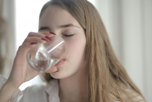 5 Manfaat Minum Air Hangat di Pagi Hari Bagi Kesehatan Tubuh, Bisa Keluarkan Racun pada Tubuh!