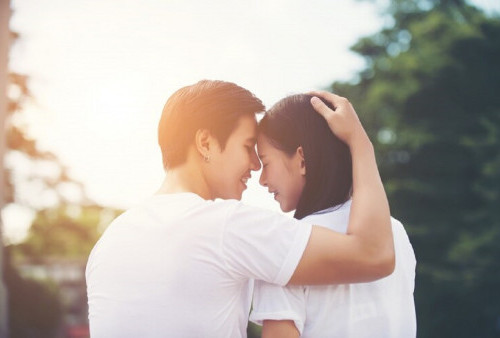 5 Cara Agar Membuat Suami Tetap Jatuh Cinta Setiap Hari, Pasti Betah di Rumah