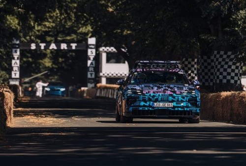 Porsche Tampilkan Kehebatan Cayenne di Goodwood: Mulai dari Prototipe Listrik hingga Edisi Khusus Black Edition
