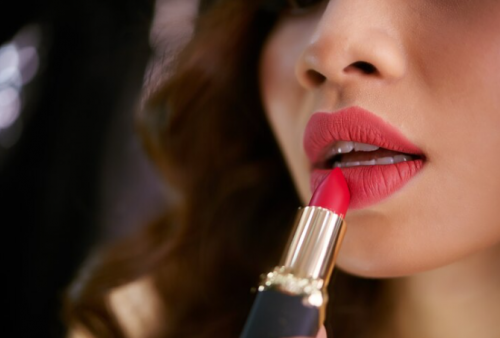 5 Kesalahan yang Bikin Lipstik Tidak Awet di Bibir, Ketahui Agar Tak Perlu Touch Up Lagi!