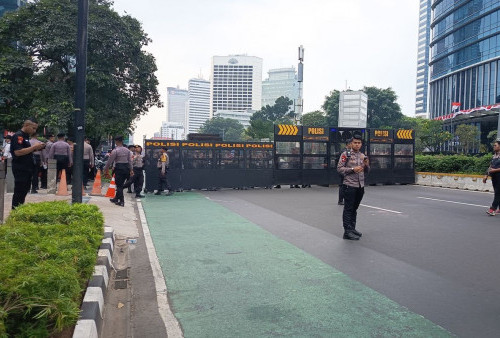 BEM UI Diadang Polisi di Bundaran HI, Mau Bicara Kemerdekaan Kok Malah Dipagari?