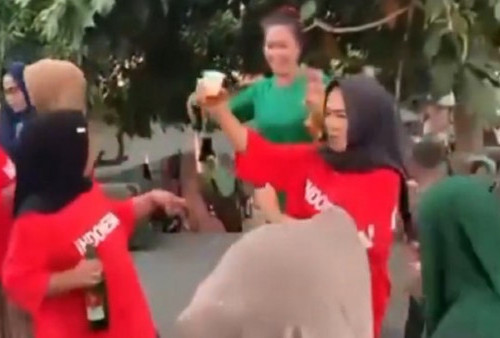 Astagfirullah! 6 Ibu-ibu Diamankan Polisi Setelah Berjoget Sambil Minum Minuman Keras di Pesta Pernikahan