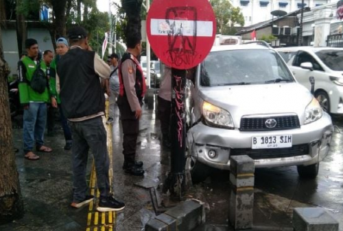 Viral Bocah 9 Tahun Kendarai Mobil Rush Secara Ugal-ugalan