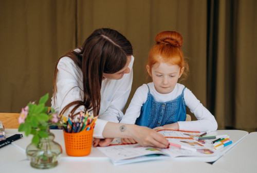 7 Strategi Efektif untuk Membantu Anak Belajar di Rumah, Ikuti Yuk Moms!