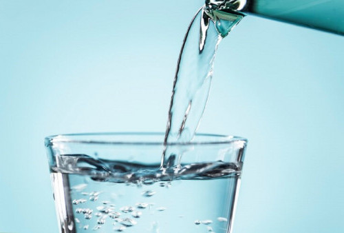 Segini Takaran Minum Air Putih yang Benar Setiap Hari Jika Ingin Turunkan Berat Badan