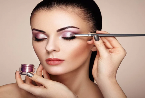 8 Tips Agar Make Up Bisa Tahan Lama di Wajah, Pasti Nempel 24 Jam!