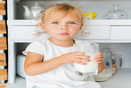 Rekomendasi Dokter: Cara Memilih Susu Segar yang Tepat untuk Kesehatan Anak