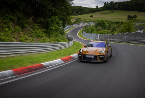 Panamera Baru Cetak Rekor Waktu di Nürburgring Nordschleife