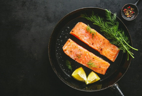 Resep Baked Salmon Ala Resto yang Bahannya Simpel Tapi Bikin Enak!