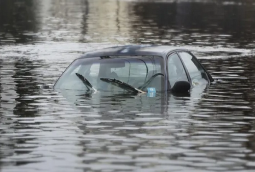 Mobil Terlanjur Terendam Banjir? Simak 7 Langkah Mengatasinya, Jangan Panik Ya