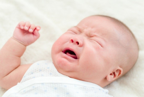 8 Tips Mengatasi Bayi yang Menderita Batuk Berdahak