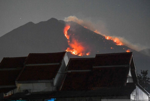 Empat Gunung Api Mengamuk Bersamaan, Hoaks Dapur Magma Ikut Meletus