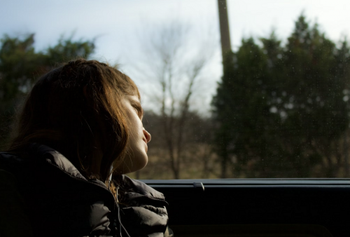 Ini Bahaya Saat Teledor Meninggalkan Anak Sendirian di Dalam Mobil