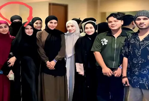 Wanda Hara Menangis Minta Maaf Usai Pakai Cadar di Kajian Ustadz Hanan Attaki