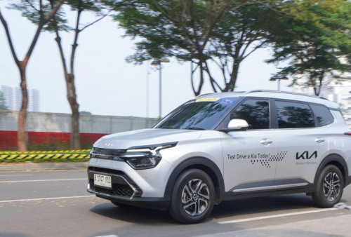 Kia Carnival Hybrid dan Kia Carens Tampil di GIIAS 2025, MPV Keluarga Modern dengan Fitur Premium